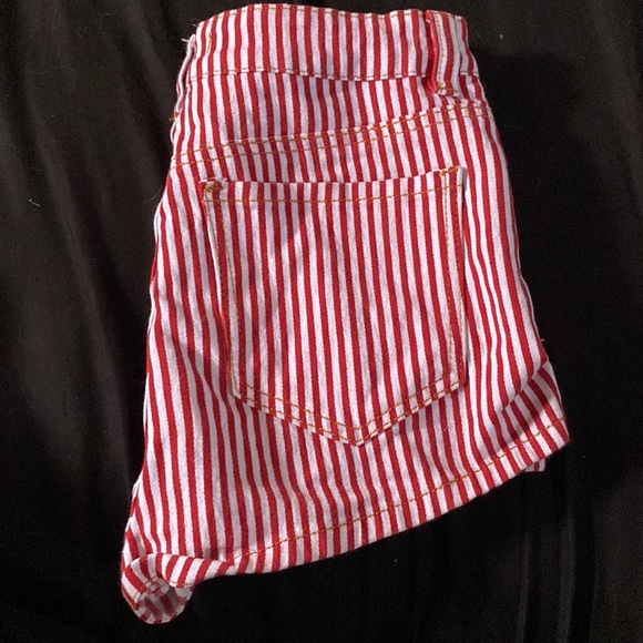 Shorts - Picture 3 of 3